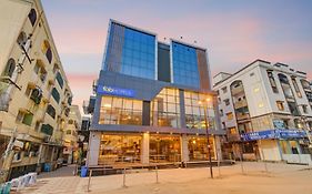 Fabhotel Ssr Fern Suites - 100M From Gsm Mall Madeenaguda